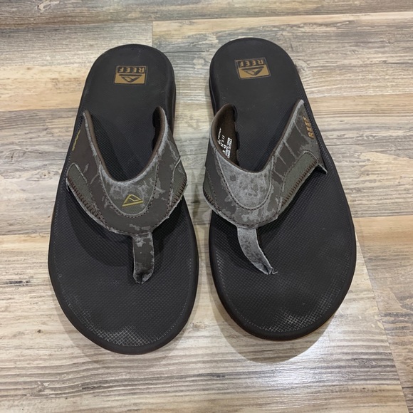 reef sandals size 15